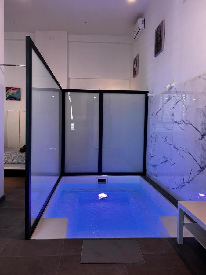 Apartamento deluxe SEVILLA CENTRO con PISCINA CLIMATIZADA PRIVADA Esterno foto